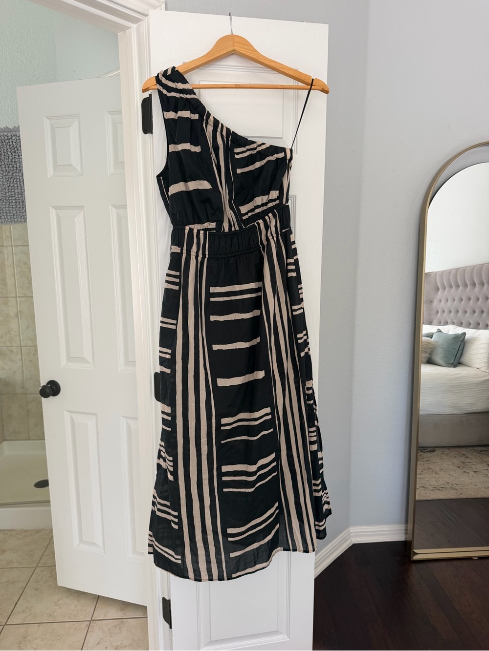 New Rails One-Shoulder Black and Beige Striped Midi Dress
